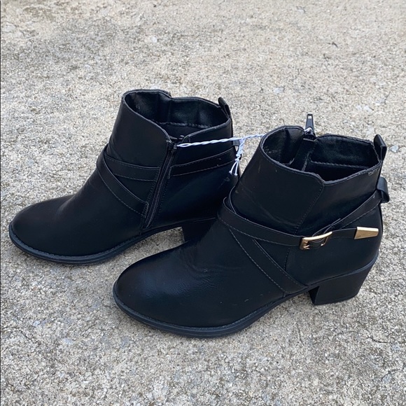 ⬇️🎉❗️Gold buckle booties❤️ - Picture 3 of 6